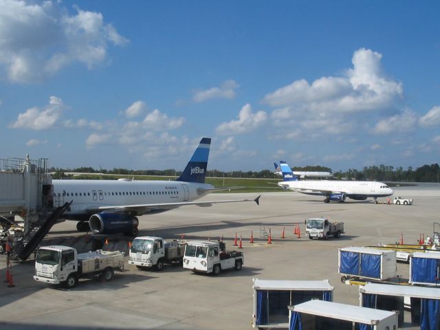 Airbus A320 (N640JB) - Waiting on my flight, I get a photo of this JetBlue A320 waiting for passengers during its layover at Orlando, Florida (KMCO).