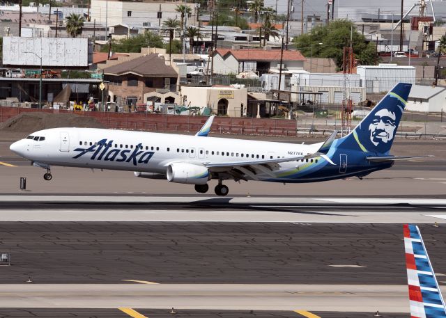 Boeing 737-900 (N277AK)