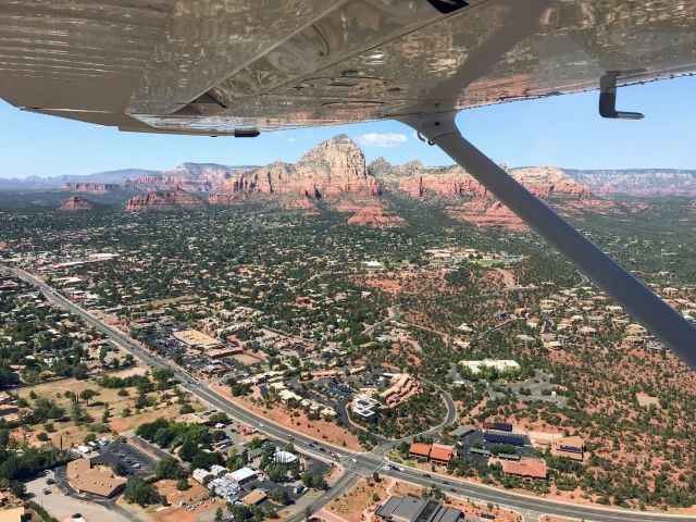 Cessna Skyhawk (N21212) - Landing in Sedona, Arizona.