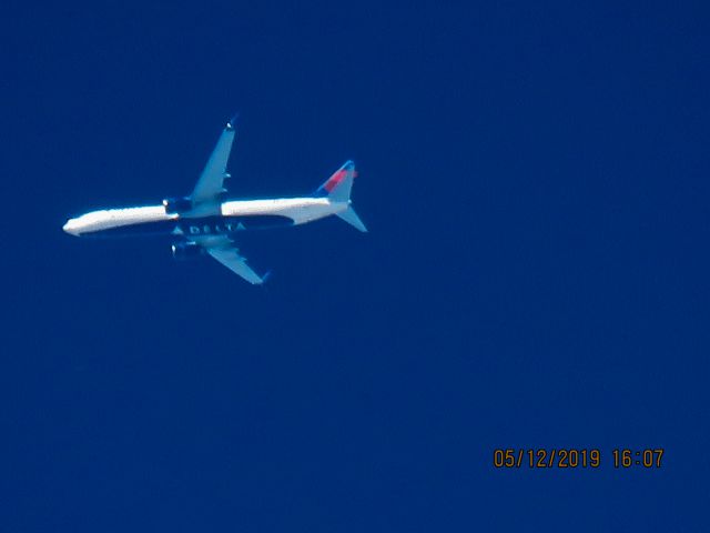 Boeing 737-900 (N917DU)