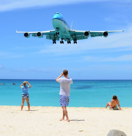 Boeing 747-400 (PH-BFA) - Typical day at the beach with all the blues in attendance.