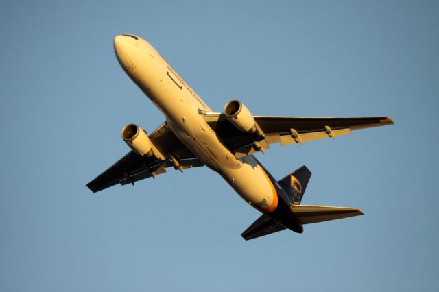 BOEING 767-300 (N338UP) - Climbing out, departure from 30L