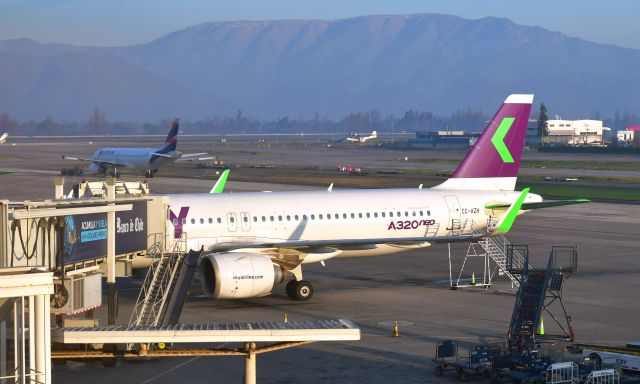 Airbus A320 (CC-AZH) - Sky Airline Airbus A320-251N CC-AZH in Santiago 