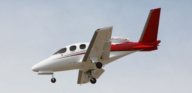 Cirrus Vision SF50 (N712JJ) - Cirrus Vision Jet on final to RWY 18, Mar 8, 2021