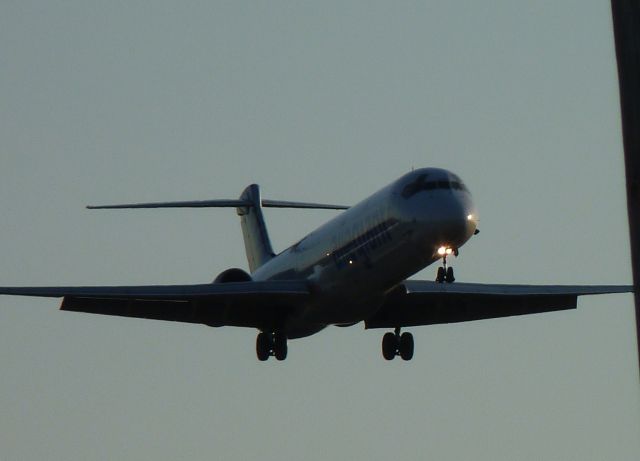 — — - Allegiant MD-83 10-24-11 Rwy 2