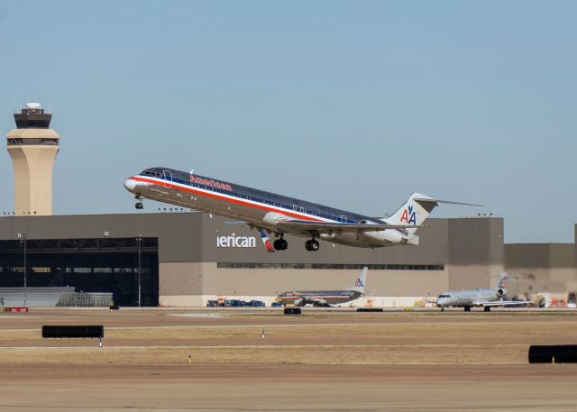 McDonnell Douglas MD-80 (N487AA)