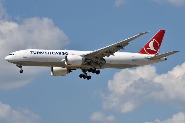 BOEING 777-200LR (TC-LJS) - 28-C 07-18-22. Second time was the charm after doing go-around on previous approach.