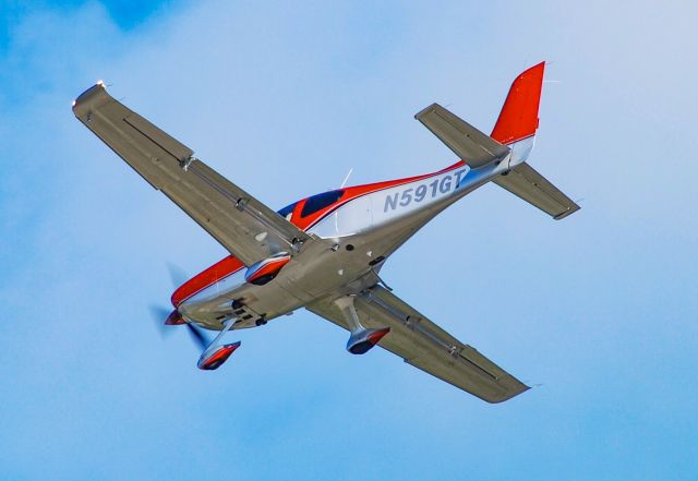 Cirrus SR-22 (N591GT) - Low landing on Hilton Head Island.  9/12/20.