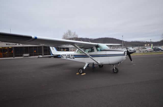 Cessna Skyhawk (N734EQ) - Is there anything more Sexy? Than a well maintained Trainer?