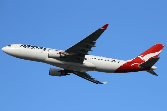 Airbus A330-200 (VH-EBH)