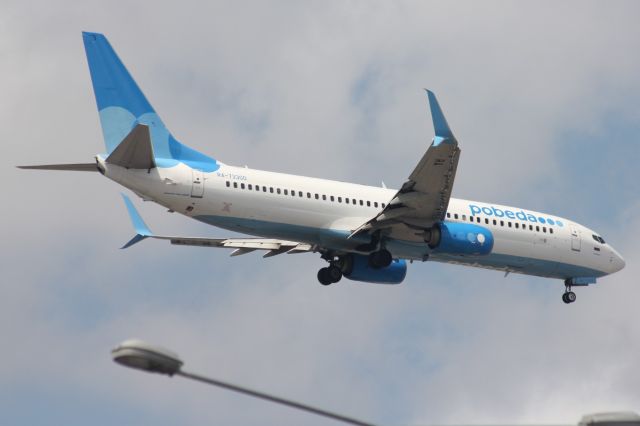 Boeing 737-800 (RA-73300)