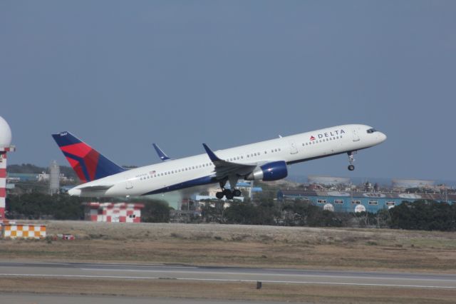 Boeing 757-200 (N547US)