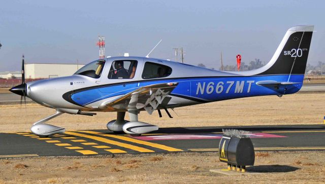 Cirrus SR-20 (N667MT)