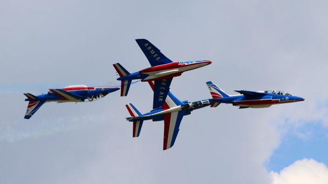 — — - FRENCH AIR FORCE DEMO TEAM "PATROUILLE DE FRANCE"