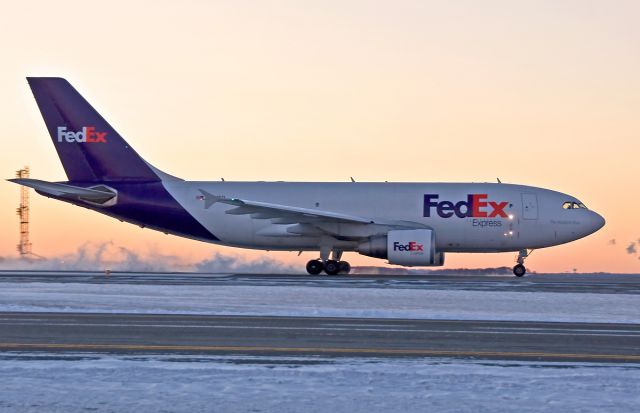 Airbus A310 (N811FD) - Sunrise - RWY27 take off roll