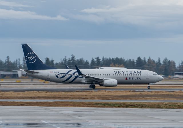 Boeing 737-800 (N3761R)
