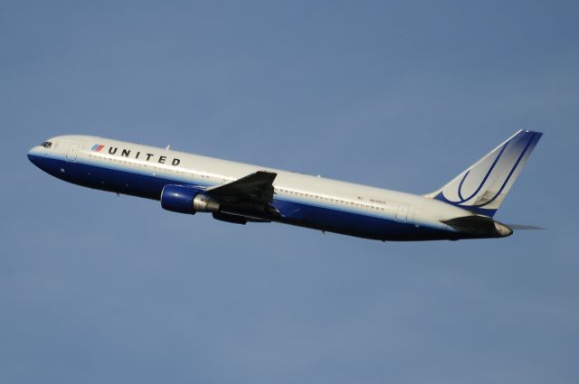 BOEING 767-300 (N649UA) - Seen at KIAD on 6/14/2009.