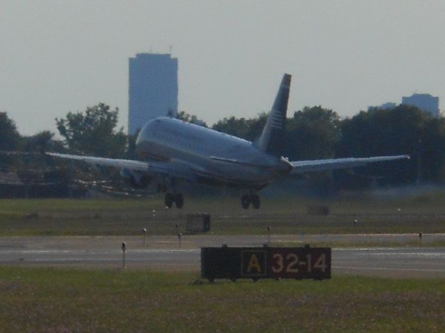 Embraer 170/175 (N812MD)