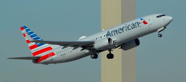 Boeing 737-700 (N910NN) - phoenix sky harbor international airport AAL2270 14JAN21