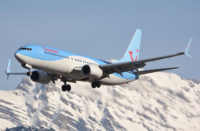 Boeing 737-800 (G-TAWH)