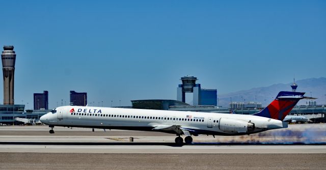 McDonnell Douglas MD-90 (N952DN) - N952DN Delta Air Lines 1998 McDonnell Douglas MD-90-30 - cn 53560 - Las Vegas - McCarran International Airport (LAS / KLAS)br /USA - Nevada May 26, 2017br /Photo: Tomás Del Coro 