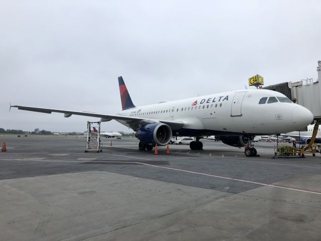 Airbus A319 (N316NB)