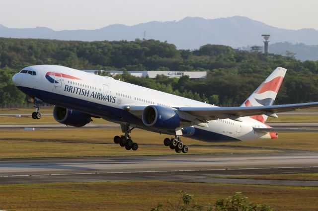 Boeing 777-200 (G-YMMI)