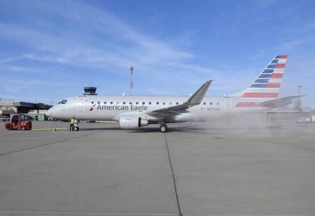 Embraer 170/175 (N270NN)