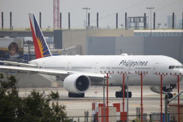 BOEING 777-300ER (RP-C7772)
