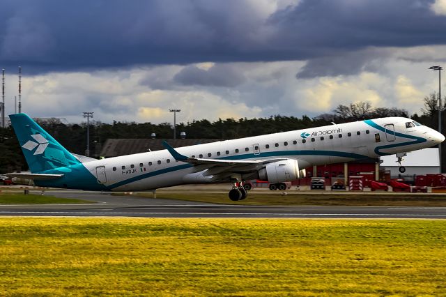 Embraer ERJ-190 (I-ADJK)