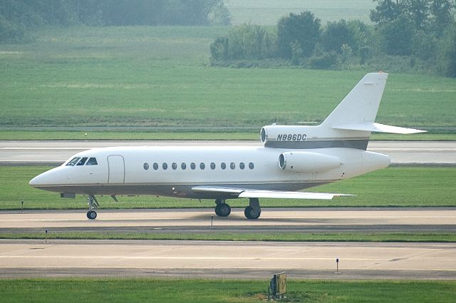 Dassault Falcon 900 (N886DC) - N886DC  Dassault Falcon 900  KIAD  20110904