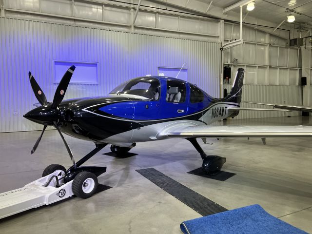 Cirrus SR-22 (N864WT)