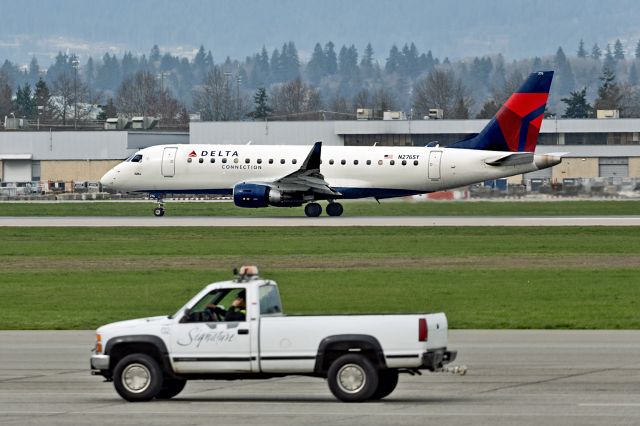 Embraer 175 (N276SY)