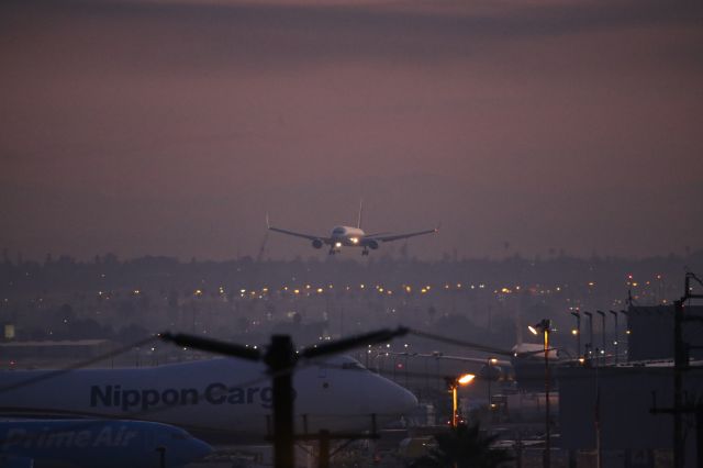 BOEING 767-300 (CC-CWF)