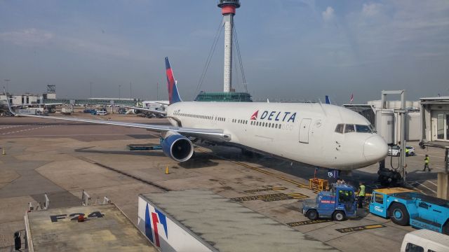 BOEING 767-300 (N176DN) - This Delta Airlines Boeing 767-300ER(WL) (registration N176DN) boards its final passengers before taxiing and taking off on Runway 9R as DL1 to New York. Taken on Thursday 16th April 2015 at 09:53 BST in Heathrow Terminal 3, Gate 29. Owned wholly by asmaffei 