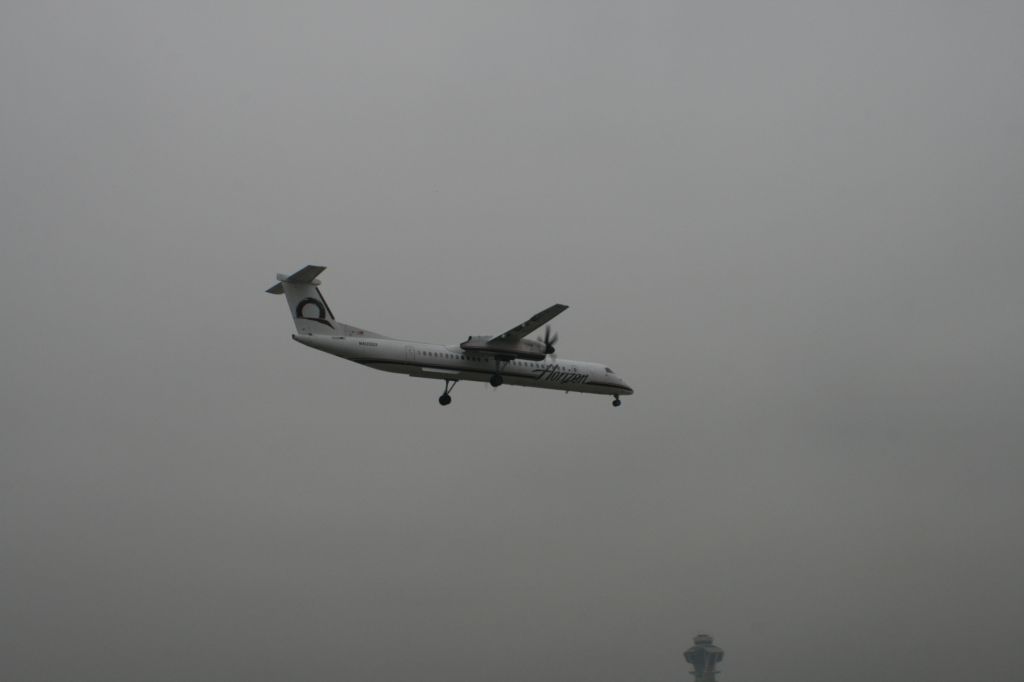 de Havilland Dash 8-400 (N400QX)
