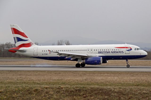 Airbus A320 (G-TTOB)