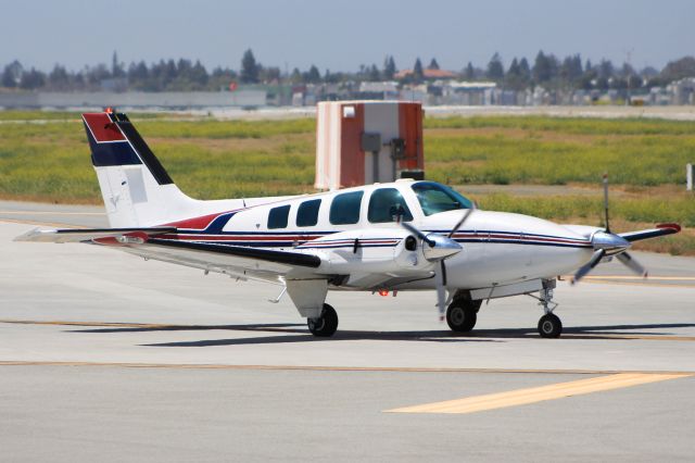 Beechcraft Baron (58) (N77NW)