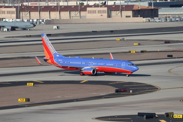 Boeing 737-800 (N8614M)