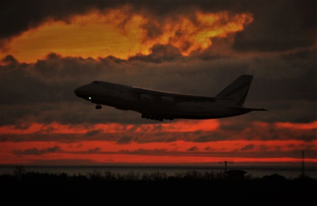 Antonov An-124 Ruslan (UR-82007) - Santa Maria Island International Airport - LPAZ - Azores. May 05, 2021.