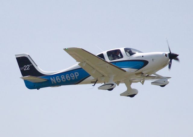 Cirrus SR-22 (N6869P) - 2013 Cirrus SR22 GTS at Downtown Shreveport.