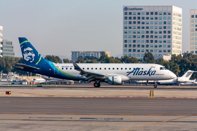 Embraer 175 (N626QX)