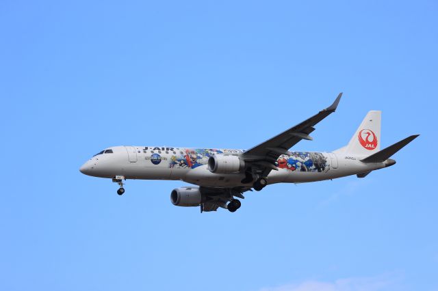 Embraer ERJ-190 (JA252J) - December 11, 2022:J-AIR, ITM-HKD.