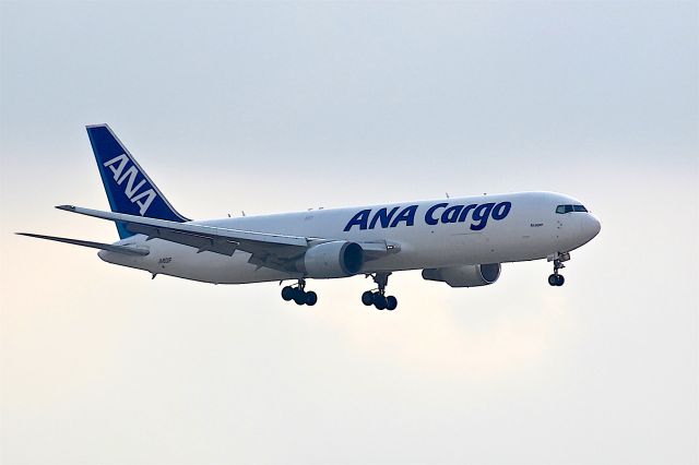BOEING 767-300 (JA601F)
