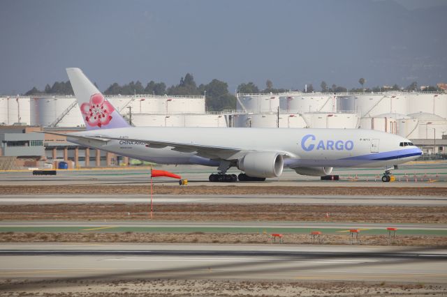 BOEING 777-200LR (B-18773)