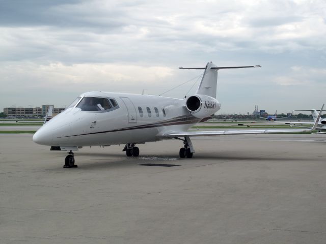 Learjet 55 (N915RT)