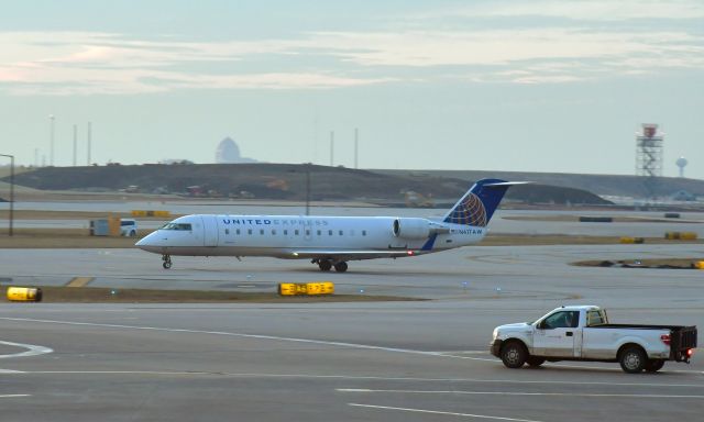 Canadair Regional Jet CRJ-200 (N417AW) - United Express Bombardier CRJ-200LR N417AW in Chicago 