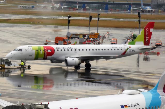 Embraer ERJ-190 (SX-TPU)