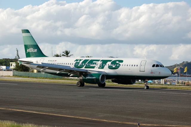 Airbus A320 (N746JB) - Second meeting in december after LAX...