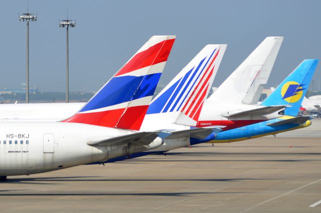 BOEING 767-300 (HS-BKJ) - There are some Orientthai,Transaero,MH acfts stored in Shanghai Pudong airport